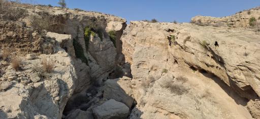 عکس گورستان صخره‌ای سیراف