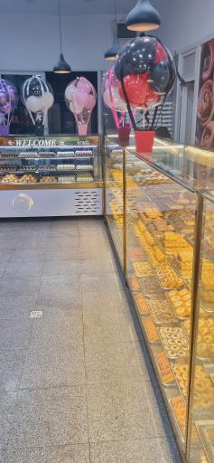 عکس نان و شیرینی گاتا