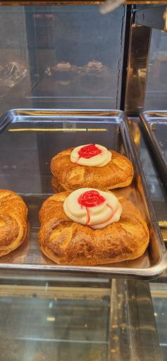 نان و شیرینی گاتا