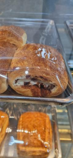 نان و شیرینی گاتا