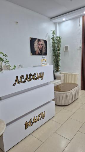 عکس سالن زیبایی سیمین یگانه