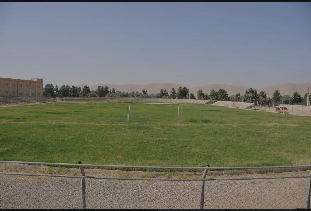 عکس زمین چمن فوتبال دانشگاه آزاد