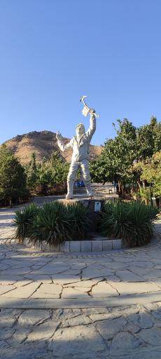 عکس مجسمه یادبود مهدی عمیدی