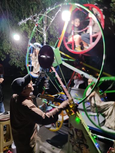 عکس چرخ و فلک عمو رضا 