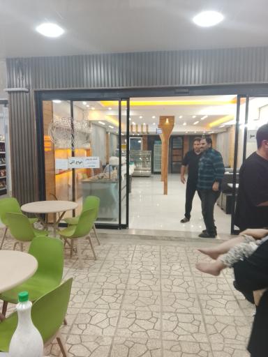 عکس مرکز اصلی پخش فرآورده های لبنی و دوغ گدوک