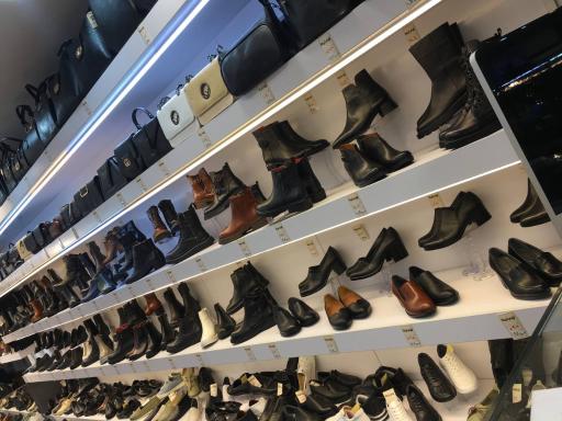 عکس چرم تیکا شعبه فردیس