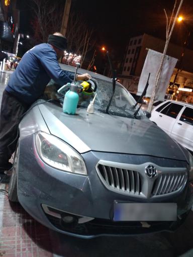 عکس شیشه اتومبیل و تعمیرات بالابر و ترمیم ترک شیشه امیر