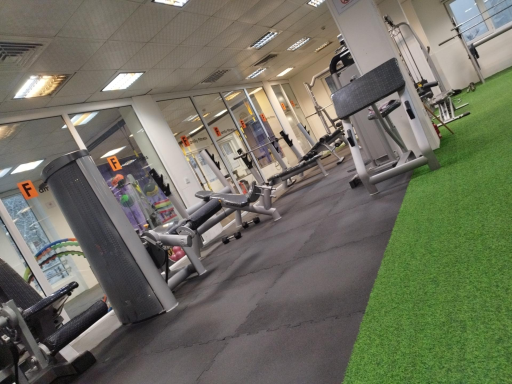 عکس باشگاه بدنسازی فمیلی فیتنس