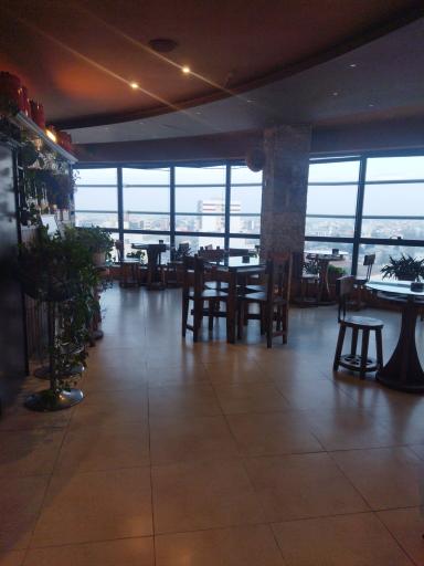 کافی‌شاپ پاییز