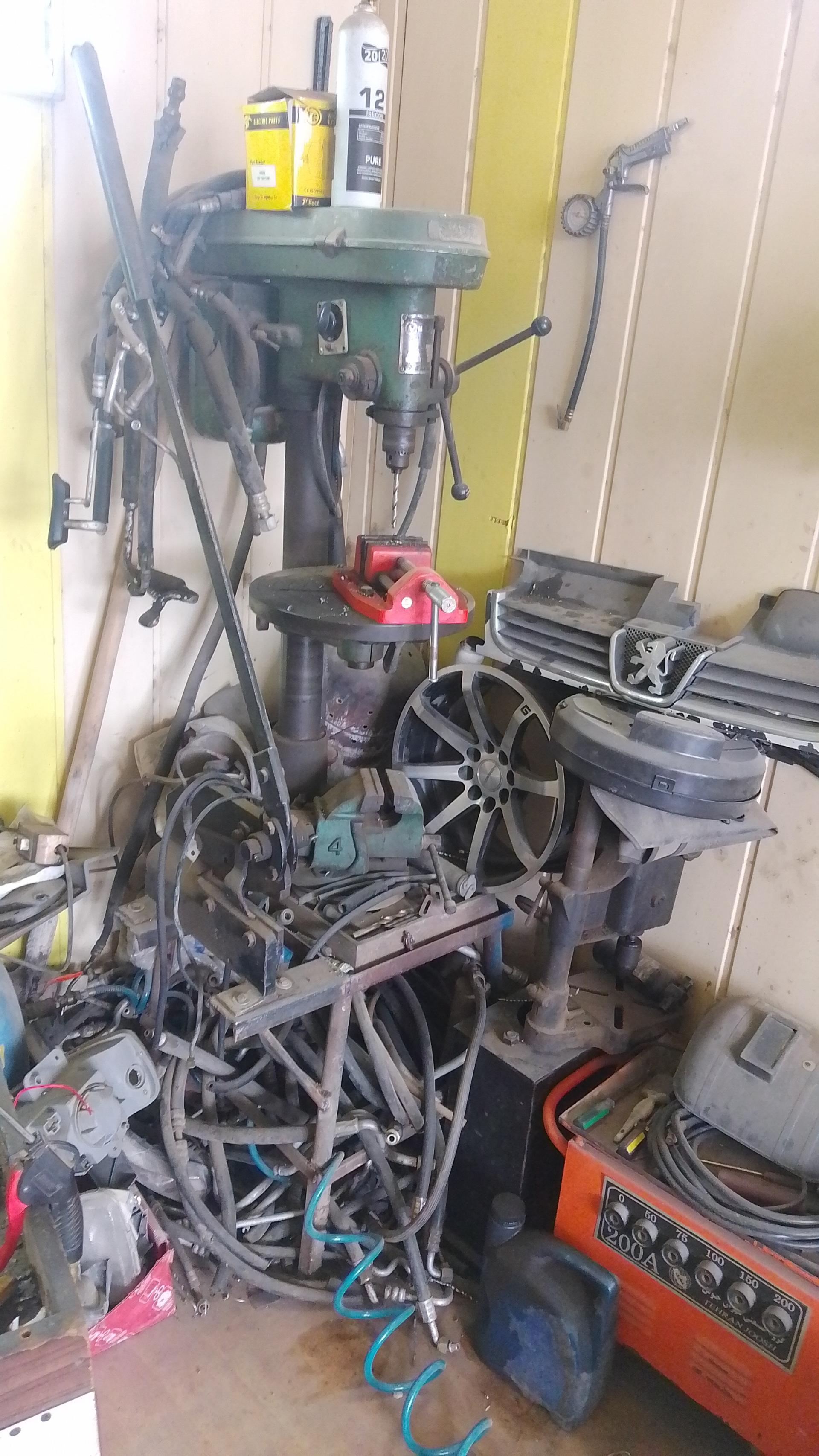 عکس باطری و کولر سازی حاج احمد