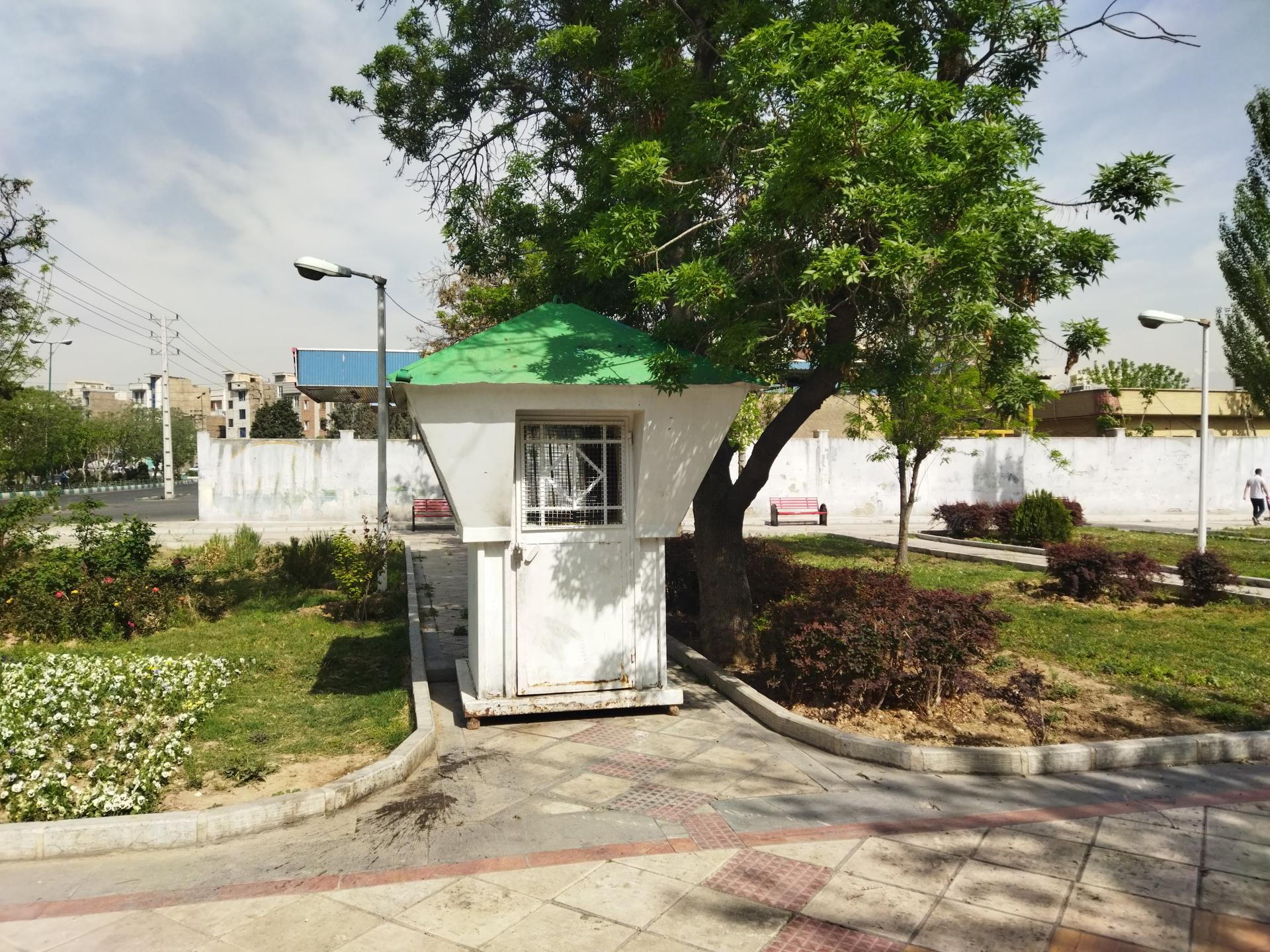عکس نگهبانی بوستان یاسمن