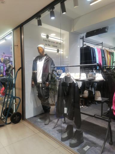 عکس توزیع و پخش پوشاک فیلیپ