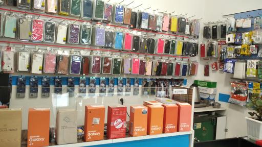 عکس موبایل جوان