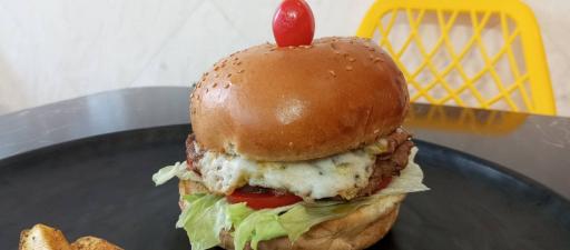 عکس کافه فست فود یملی 