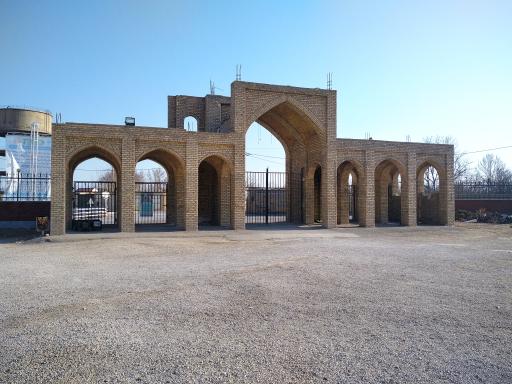 عکس درب ورودی دوم مزار کوشک 