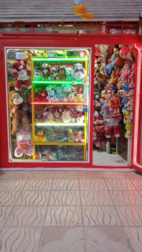 عکس عروسک فروشی رضا