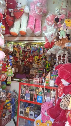 عکس عروسک فروشی رضا