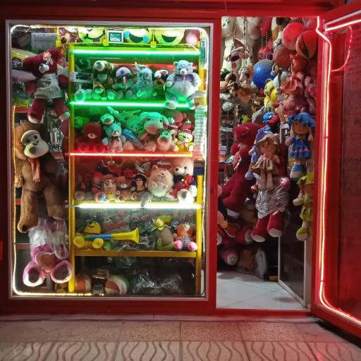 عکس عروسک فروشی رضا