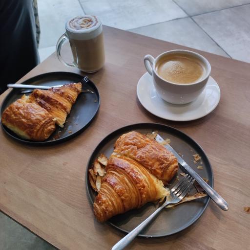 عکس قهوه لمیز شعبه ونک