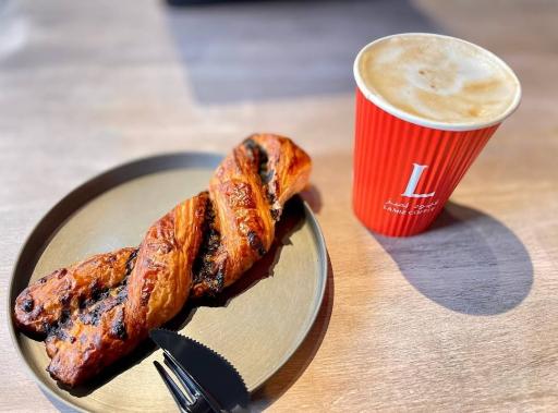 عکس قهوه لمیز شعبه ونک