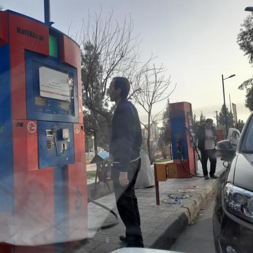 عکس پمپ بنزین آزادگان