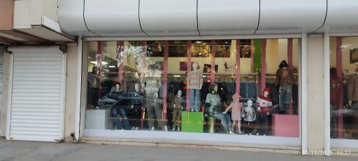 عکس مرکز خرید پوشاک آلاشت