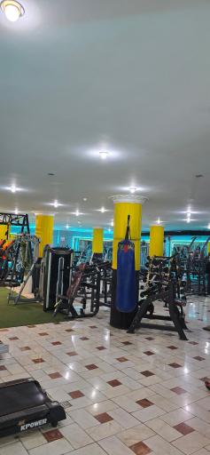 عکس باشگاه بدنسازی آراکس