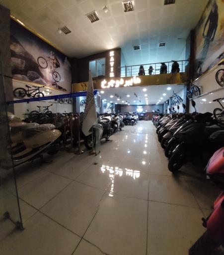 عکس فروشگاه بزرگ هایپر دوچرخ 