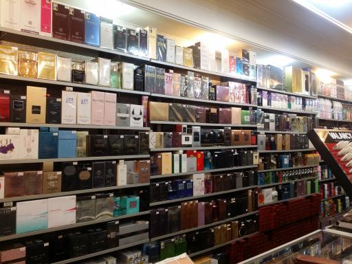 عکس فروشگاه عطر و ادکلن
