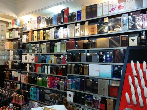 عکس فروشگاه عطر و ادکلن