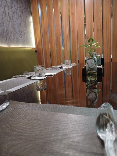 عکس رستوران ایرانی عالیجناب