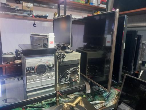 عکس تعمیرگاه مجاز دنیای الکترونیک