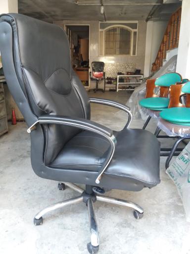 عکس تعمیرات صندلی اداری عمادی