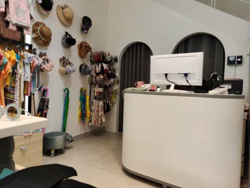 عکس فروشگاه لباس کودک تی تی گل