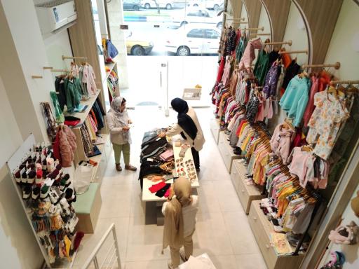 عکس فروشگاه لباس کودک تی تی گل