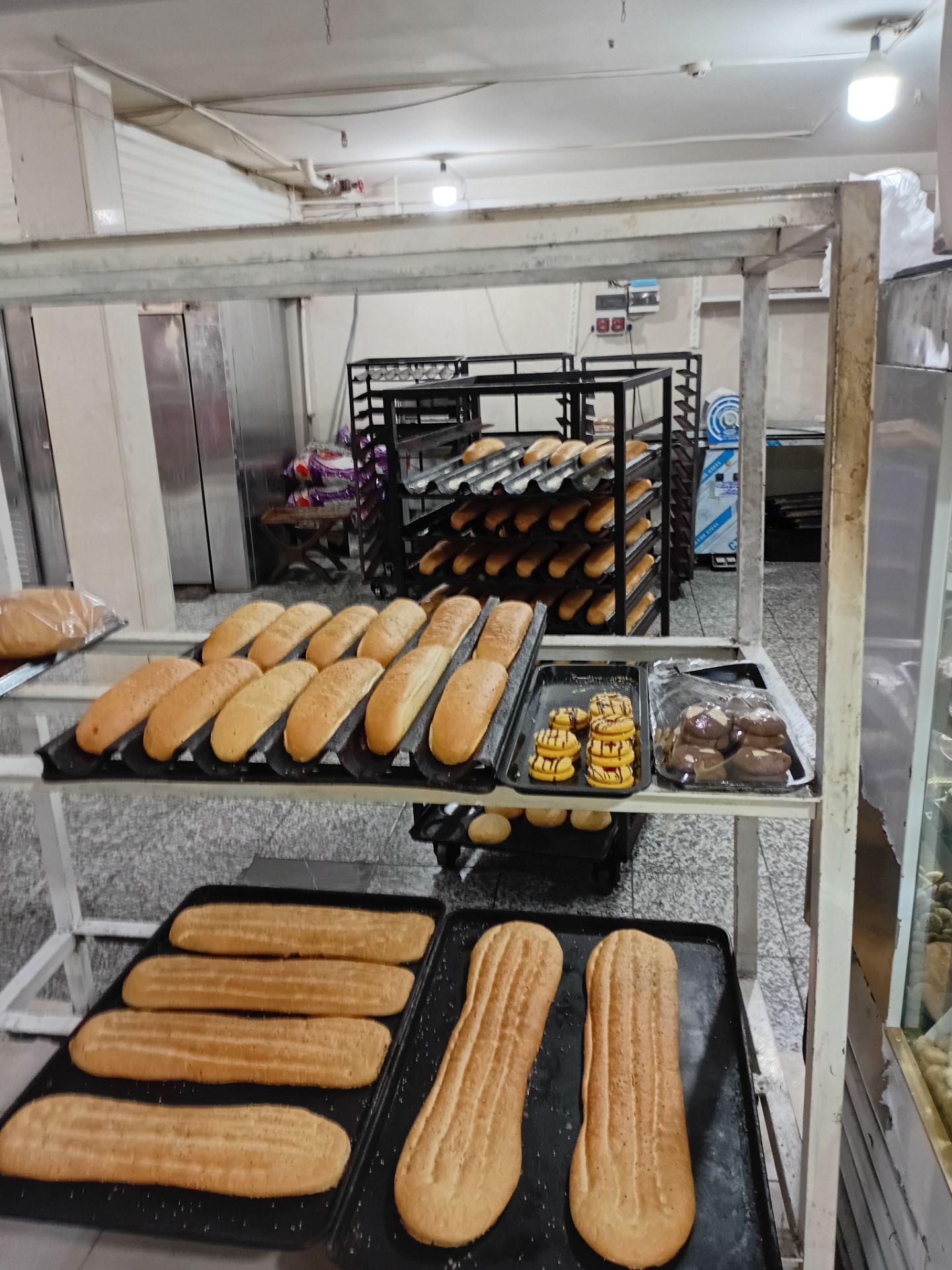 عکس نان و قنادی دنیز