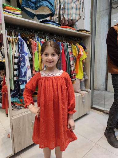 عکس فروشگاه لباس کودک تی تی گل