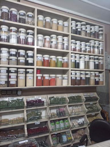 عکس عطاری طبیعت سبز