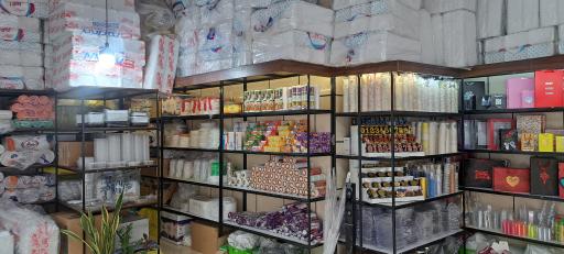 عکس ظروف یکبار مصرف و تم تولد مرکزی