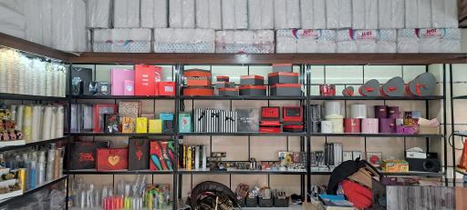 عکس ظروف یکبار مصرف و تم تولد مرکزی