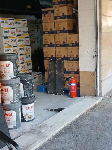 عکس روغن و لاستیک فروشی