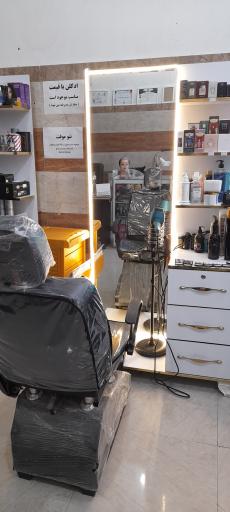 عکس آرایشگر شماره یک 