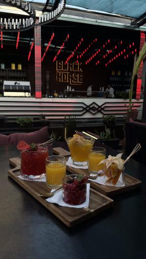 عکس کافه رستوران بلک هورس