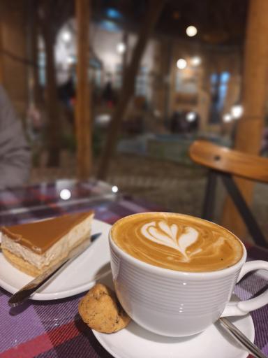 عکس کافه رستوران خانه ایرانی یاهیل