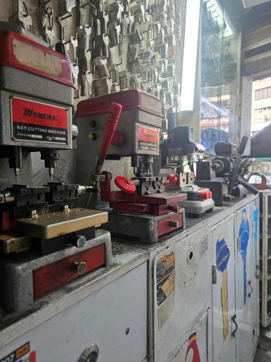 عکس دنیای کلید ستارخان