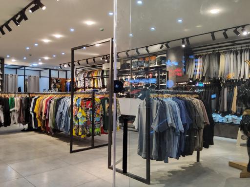 عکس فروشگاه پوشاک سایز بزرگ مولا