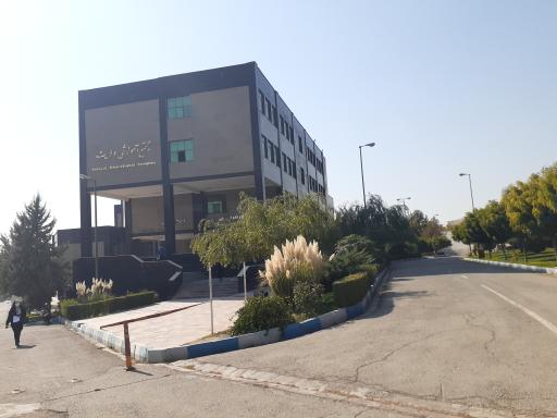 عکس دانشکده حقوق و علوم سیاسی دانشگاه آزاد اسلامی واحد کرج