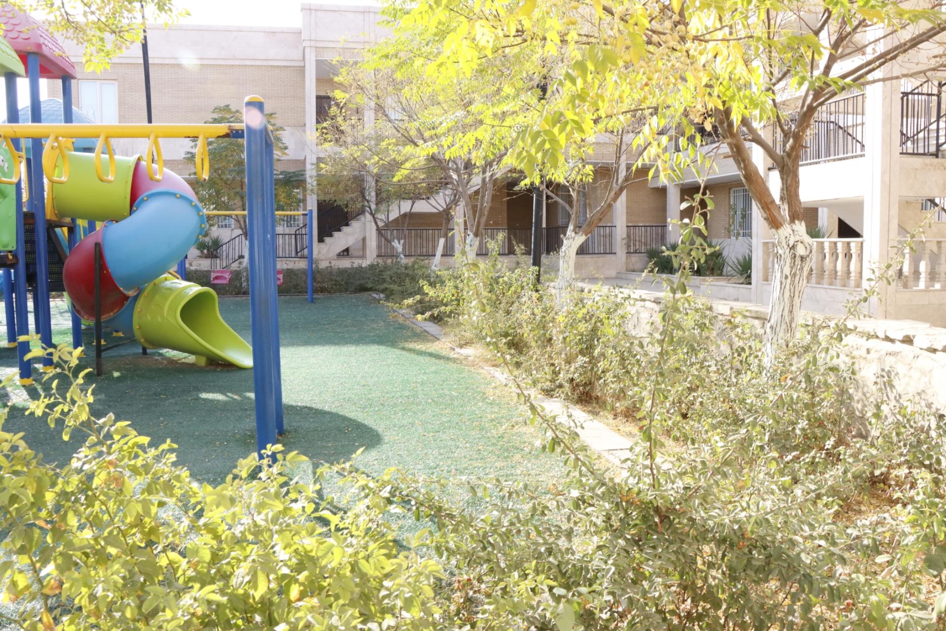 عکس زمین بازی اردوگاه جواد الائمه