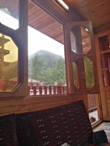 عکس کافه سنتی سرخ چشمه