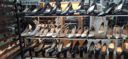 عکس بانوی ایرانی کفش مجلسی